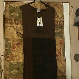 Indian dress with green necklace